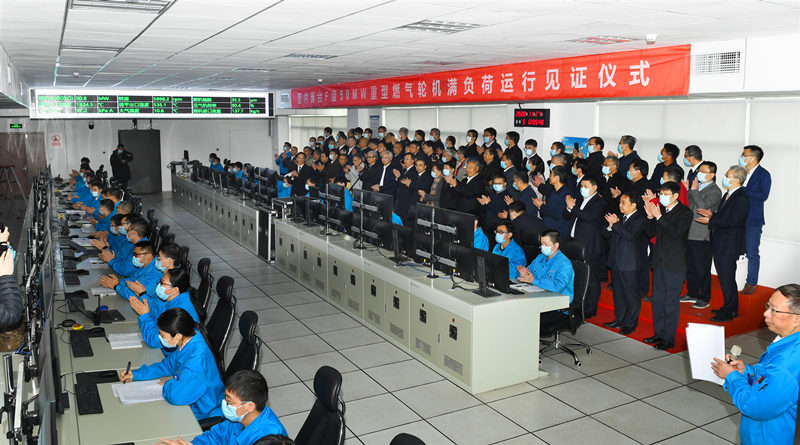 2020年11月27日国内首台F级50兆瓦重型燃气轮机在尊龙人生就是博ag电气集团尊龙人生就是博ag汽轮机有限公司实现满负荷运行。尊龙人生就是博ag汽轮机供图
